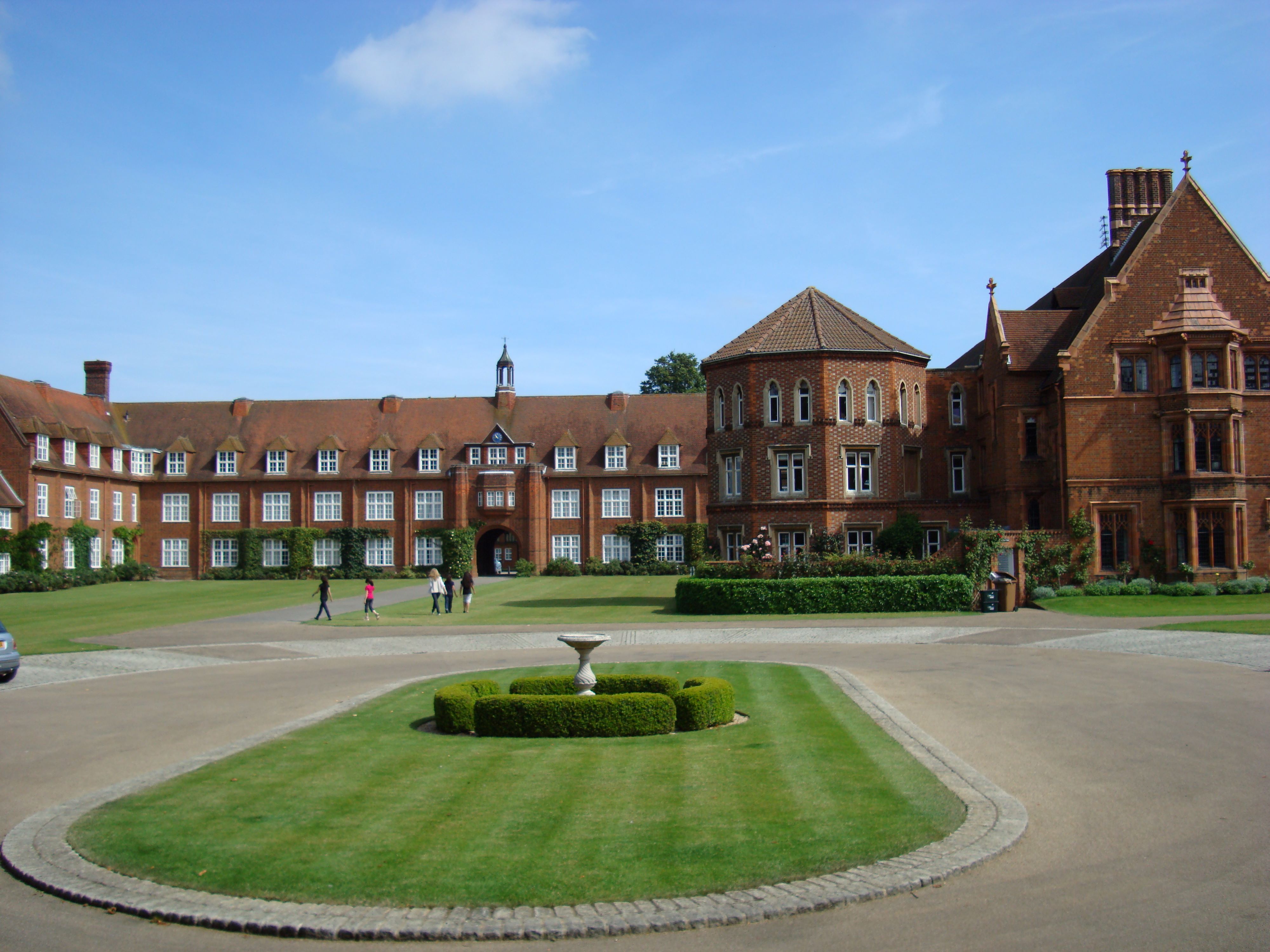 Список школ английского. Radley College Оксфорд это. Оникс школа Англия. Radley London школа. Discovery Summer Radley College.